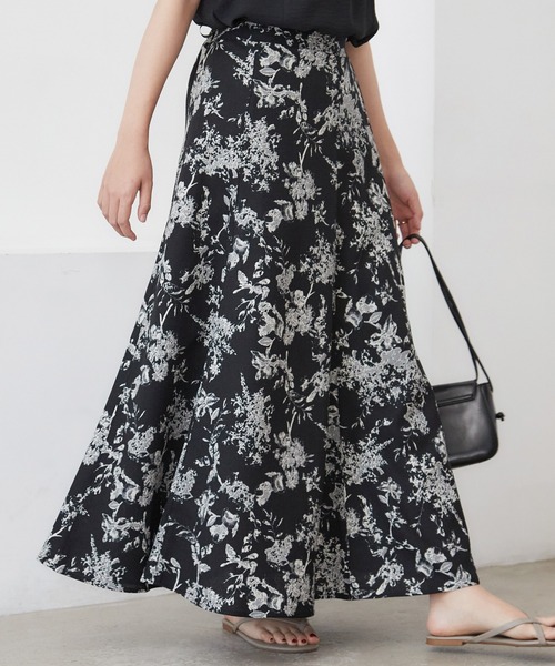 INCEDE(インシード)の「単色フラワープリント ブッチャースカート(スカート・レディース・ブラック/ブラウン/ブルー・LL/3L/4L/TL/M)」の5枚目の写真