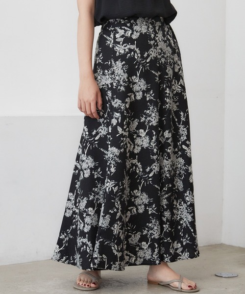 INCEDE(インシード)の「単色フラワープリント ブッチャースカート(スカート・レディース・ブラック/ブラウン/ブルー・LL/3L/4L/TL/M)」の6枚目の写真