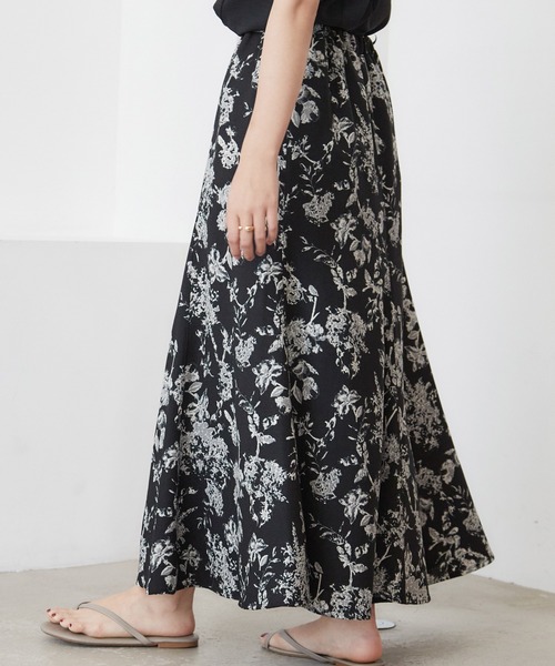 INCEDE(インシード)の「単色フラワープリント ブッチャースカート(スカート・レディース・ブラック/ブラウン/ブルー・LL/3L/4L/TL/M)」の7枚目の写真