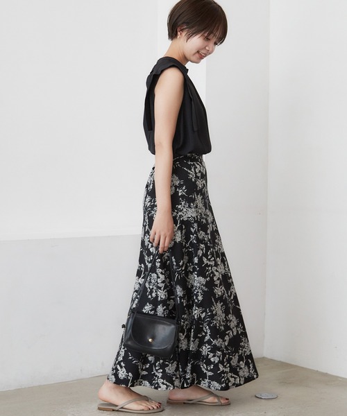 INCEDE(インシード)の「単色フラワープリント ブッチャースカート(スカート・レディース・ブラック/ブラウン/ブルー・LL/3L/4L/TL/M)」の11枚目の写真