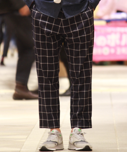 417 EDIFICE（フォーワンセブンエディフィス）の「◇ウィンドペン9/L クロップドパンツ（その他パンツ・メンズ・チャコールグレー/ネイビー・SMALL/LARGE/MEDIUM）」の2枚目の写真