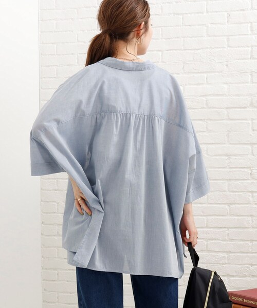 SHOO・LA・RUE(シューラルー)の「◆ポンチョ風前あきシャツ(シャツ/ブラウス・レディース・ライトブルー/カーキ/オレンジ/ホワイト系・00)」の8枚目の写真
