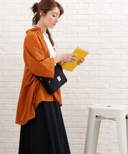 SHOO・LA・RUE(シューラルー)の「◆ポンチョ風前あきシャツ(シャツ/ブラウス・レディース・ライトブルー/カーキ/オレンジ/ホワイト系・00)」の14枚目の写真