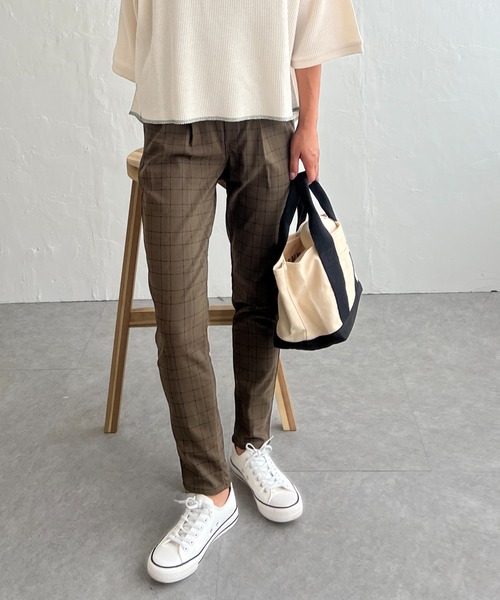 LBC(エルビーシー)の「※WEB限定※防寒美脚テーパードパンツ(その他パンツ・レディース・マスタード/ネイビー/ライトグレー/スカイブルー/ブラック・S/L/M)」の5枚目の写真