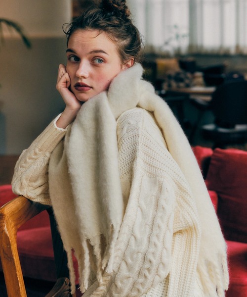 AMERICAN HOLIC（アメリカンホリック）の「ブークレフリンジストール（ストール/ショール・レディース・オフホワイト/イエロー/ブルー/パープル・FREE）」の3枚目の写真