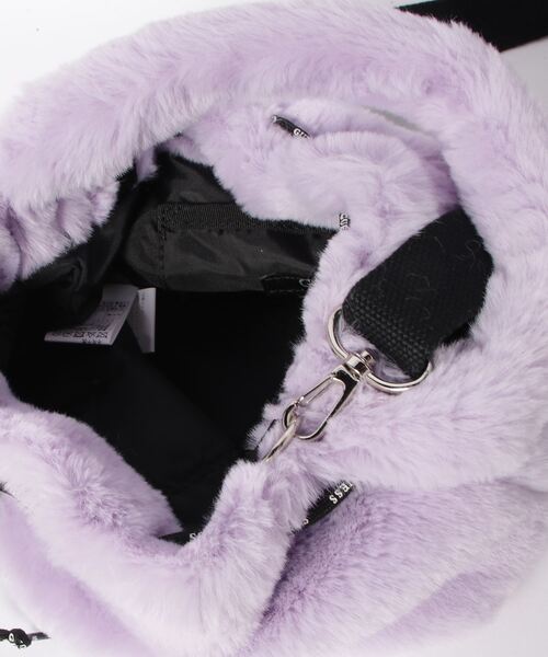 Guess（ゲス）の「FAUX Fur Bucket Bag（ハンドバッグ・レディース・ブラック/クリーム/ライトパープル・ONE SIZE）」の15枚目の写真