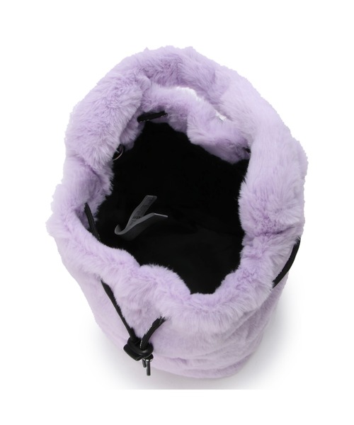 Guess（ゲス）の「FAUX Fur Bucket Bag（ハンドバッグ・レディース・ブラック/クリーム/ライトパープル・ONE SIZE）」の11枚目の写真