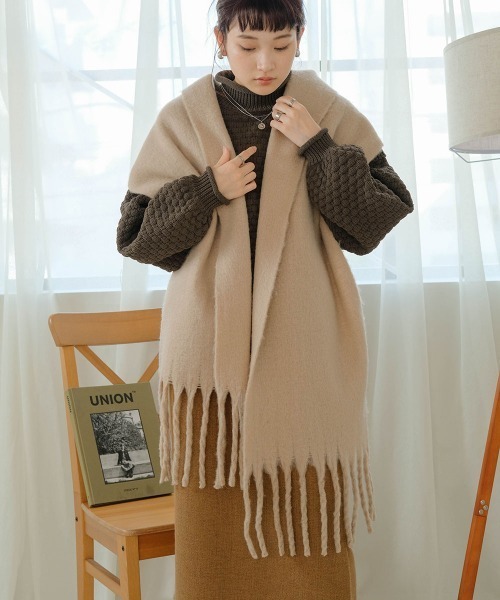 Bab(バブ)の「起毛シャギーライクマフラー(マフラー・レディース・ブラウン/アイボリー/ブラック/ピンクベージュ/サンドベージュ・ONESIZE)」の4枚目の写真