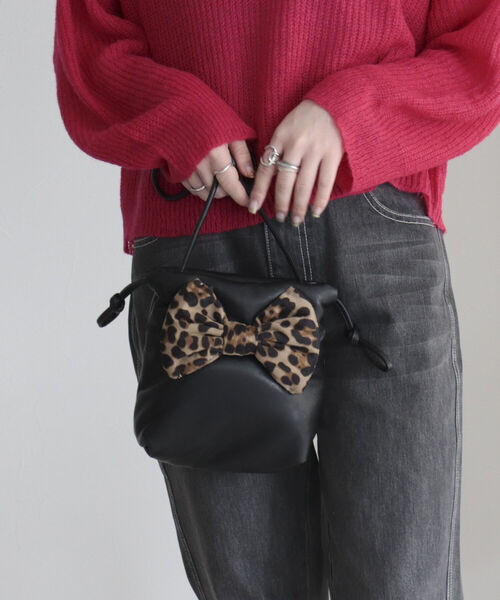 fredy repit（フレディレピ）の「リボンキンチャクポシェット（ショルダーバッグ・レディース・ブラック/チャコールグレー/キナリ・FREE）」の3枚目の写真