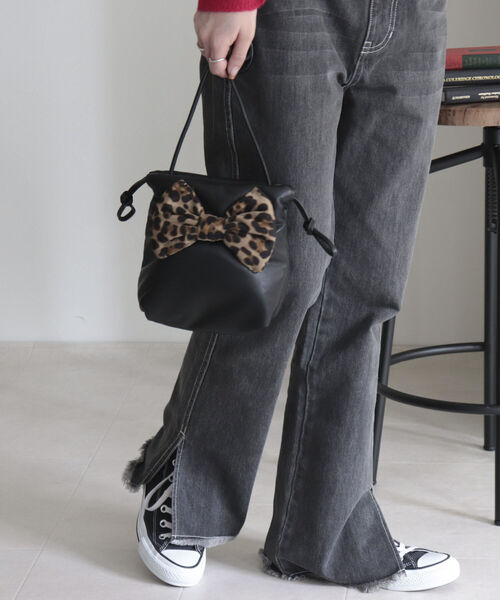 fredy repit（フレディレピ）の「リボンキンチャクポシェット（ショルダーバッグ・レディース・ブラック/チャコールグレー/キナリ・FREE）」の17枚目の写真