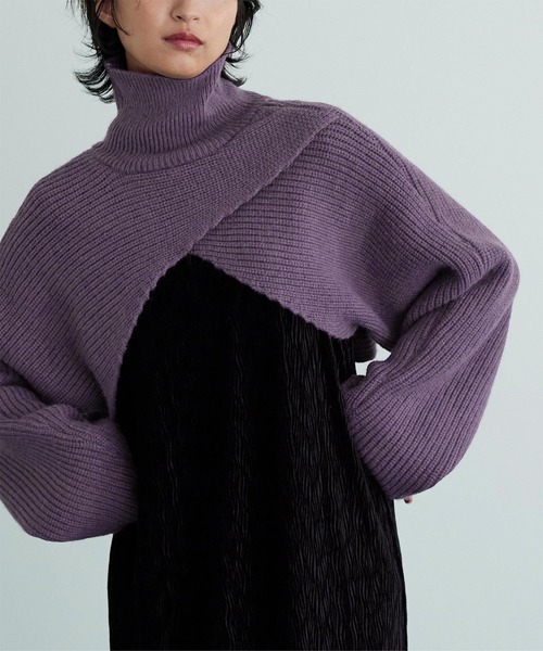 miette(ミエット)の「アルパカタッチ2wayハイネックショートニット(ニット/セーター・レディース・ブラック/パープル/グリーン・FREE)」の3枚目の写真