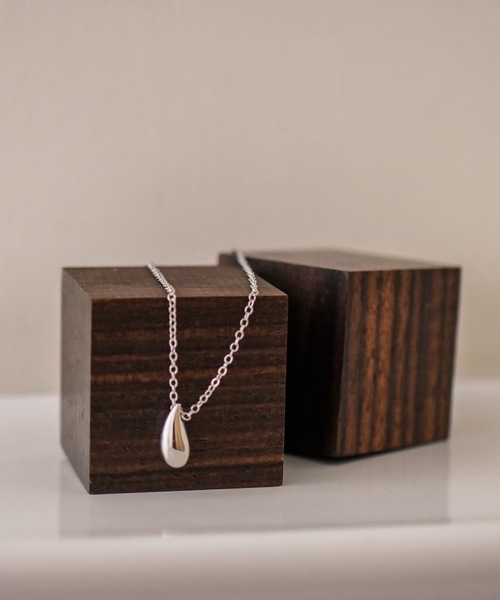 styiro（スタイロ）の「【金アレ対応/サージカルステンレス316L】華奢ドロップネックレス /レイヤード・重ね付け対応 /オフィス・デイリー（ネックレス・レディース・シルバー/ゴールド・FREE）」の3枚目の写真