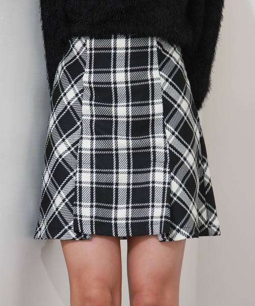 Cheek（チーク）の「ロービングチェックチェックミニスカート（スカート・レディース・ブラック/オフホワイト/グレー・SMALL/MEDIUM）」の14枚目の写真