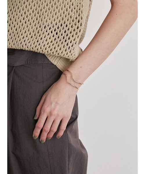 emmi(エミ)の「【emmi atelier】ウエーブバングル(バングル/リストバンド・レディース・ゴールド/シルバー・FREE)」の6枚目の写真