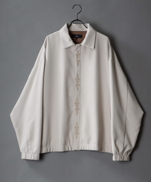 SITRY(シトリー)の「SITRY Fly front stitch blouson/別注 比翼仕立て 花刺繍 ブルゾン ジャケット(ブルゾン・メンズ・ブラック/グレイッシュベージュ/チャコール・M/L)」の3枚目の写真