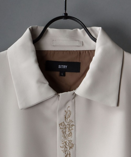 SITRY(シトリー)の「SITRY Fly front stitch blouson/別注 比翼仕立て 花刺繍 ブルゾン ジャケット(ブルゾン・メンズ・ブラック/グレイッシュベージュ/チャコール・M/L)」の4枚目の写真