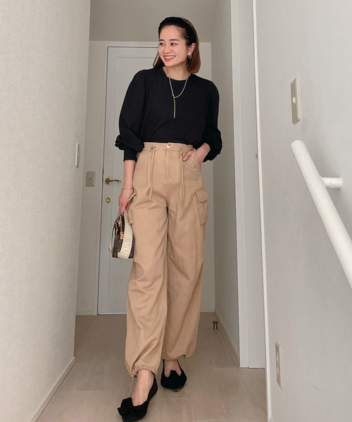 Vicente（ヴィセンテ）の「Cargo 2way pants（カーゴパンツ・レディース・ベージュ/ブラック・FREE）」の2枚目の写真