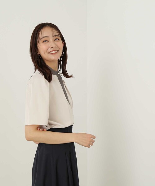 N.（N. Natural Beauty Basic）（エヌエヌナチュラルビューティーベーシック）の「◆バイカラー５分袖とろみブラウス（シャツ/ブラウス・レディース・ホワイト系その他/ベージュ系その他/ホワイト・MEDIUM）」の8枚目の写真