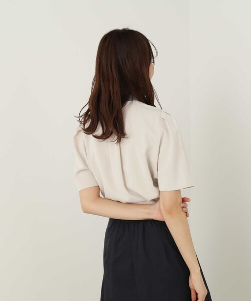 N.（N. Natural Beauty Basic）（エヌエヌナチュラルビューティーベーシック）の「◆バイカラー５分袖とろみブラウス（シャツ/ブラウス・レディース・ホワイト系その他/ベージュ系その他/ホワイト・MEDIUM）」の9枚目の写真