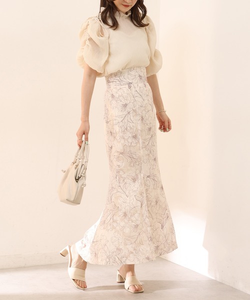 one after another NICE CLAUP（ワンアフターアナザーナイスクラップ）の「花柄ロングスカート【ZOZO限定】（スカート・レディース・ベージュ系その他/アイボリー系/サックスブルー系・FREE）」の5枚目の写真