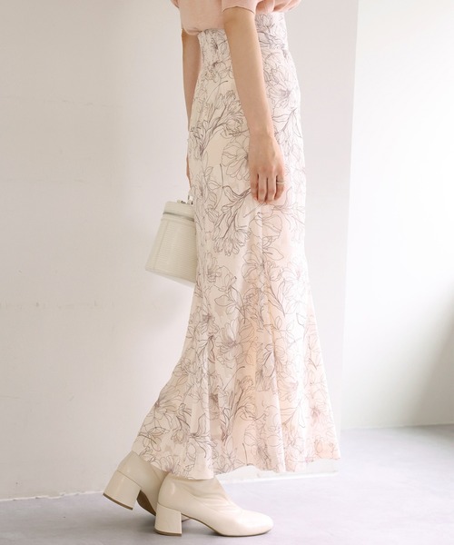 one after another NICE CLAUP（ワンアフターアナザーナイスクラップ）の「花柄ロングスカート【ZOZO限定】（スカート・レディース・ベージュ系その他/アイボリー系/サックスブルー系・FREE）」の13枚目の写真