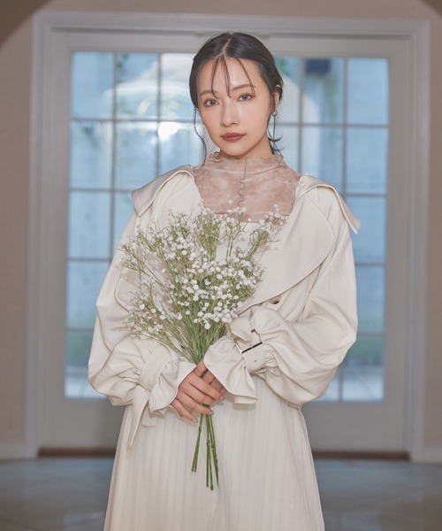 ANDGEEBEE（アンジービー）の「ショートトレンチコート（トレンチコート・レディース・グレー/アイボリー・MEDIUM）」の3枚目の写真