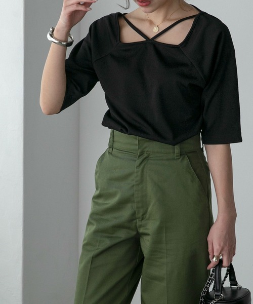 Anss.me（アンスミー）の「【Anss.me】バックオープンスクエアネックストラップTシャツ（Tシャツ/カットソー・レディース・ブラック/アイボリー/カーキ/ブラウン・FREE）」の2枚目の写真