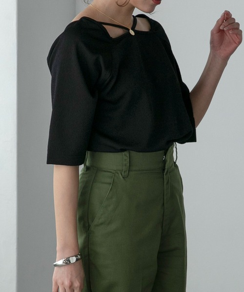 Anss.me（アンスミー）の「【Anss.me】バックオープンスクエアネックストラップTシャツ（Tシャツ/カットソー・レディース・ブラック/アイボリー/カーキ/ブラウン・FREE）」の18枚目の写真