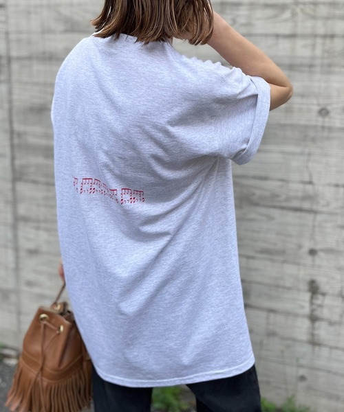 mi via loca（ミヴィアロカ）の「GILDAN リズミックロゴT半袖シャツ 【MVL007 ※2A】（Tシャツ/カットソー・レディース・ブラック/オフホワイト/オートミール・MEDIUM/LARGE）」の16枚目の写真