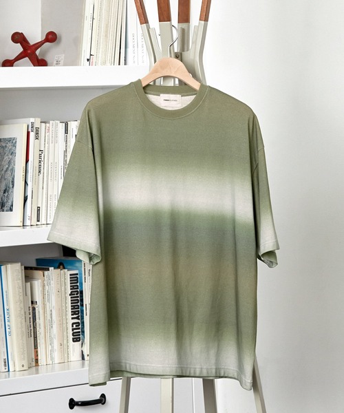 EMMA CLOTHES（エマクローズ）の「グラデーションカラールーズ半袖Tシャツ EMMA CLOTHES（Tシャツ/カットソー・メンズ・ブラック系/ベージュ系/ブルー系/グリーン系・M/L）」の3枚目の写真