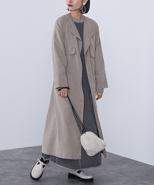 BEAMS HEART(ビームスハート)の「BEAMS HEART / ノーカラー ソフトトレンチコート(トレンチコート・レディース・オリーブ/ブルー/ベージュ・SMALL/MEDIUM)」の4枚目の写真