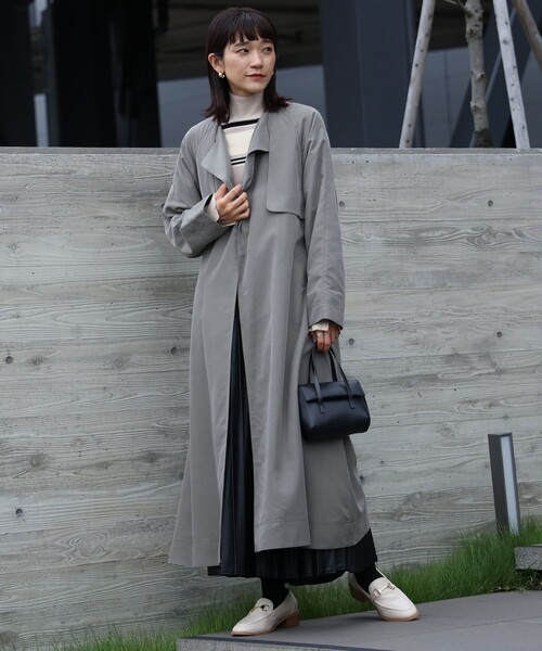 BEAMS HEART(ビームスハート)の「BEAMS HEART / ノーカラー ソフトトレンチコート(トレンチコート・レディース・オリーブ/ブルー/ベージュ・SMALL/MEDIUM)」の9枚目の写真