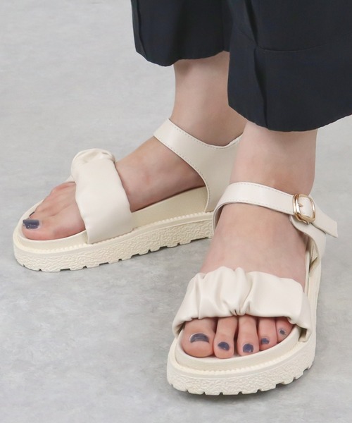 AAA+（サンエープラス）の「AAA+ /  スポーツサンダル　コードストラップサンダル/ナローストラップサンダル  コード（ナロー）華奢ストラップサンダル2WAYスポーツサンダル ギャザーストラップスポーツサンダル(3700)(3701)(3702)（サンダル・レディース・アイボリー系1/ブラック系1/アイボリー系2/ブラック系2/ブラック/アイボリー・L/LL/S/M）」の6枚目の写真