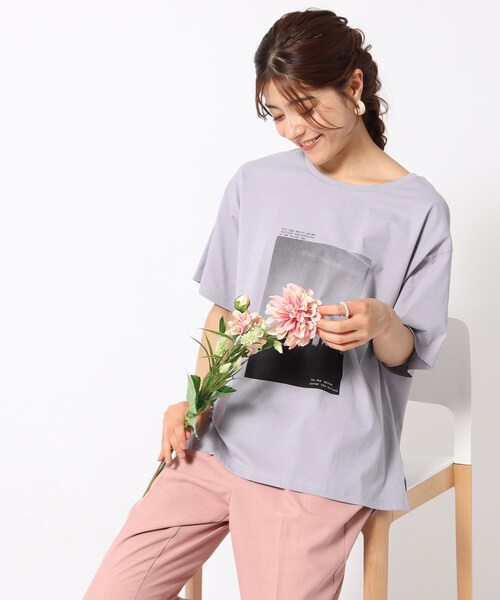 SHOO・LA・RUE（シューラルー）の「◆【接触冷感/プチプラ】大人カラフル プリントTシャツ（Tシャツ/カットソー・レディース・ベージュ系その他7/グリーン系その他3/ブラック系1/ネイビー系8/ブルー系/パープル系5/イエロー系3/ピンク系7/チャコール/ホワイト系その他3/ホワイト系その他5/ホワイト系その他・04/03/02）」の11枚目の写真