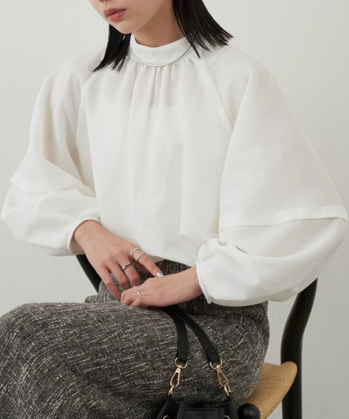 Aunt Marie's(アントマリーズ)の「ギャザーボリュームスリーブブラウス(シャツ/ブラウス・レディース・モカ/ホワイト/ブルー・FREE)」の11枚目の写真