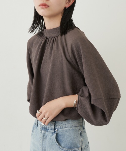 Aunt Marie's(アントマリーズ)の「ギャザーボリュームスリーブブラウス(シャツ/ブラウス・レディース・モカ/ホワイト/ブルー・FREE)」の16枚目の写真