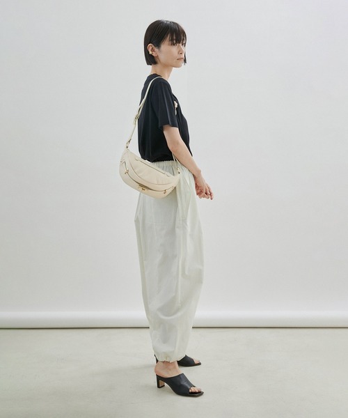 SALON adam et rope'（サロン アダム エ ロペ）の「【AULENTTI（オーレンティ）】ボディバッグ（ボディバッグ/ウエストポーチ・レディース・ブラック/ベージュ系その他・FREE）」の15枚目の写真