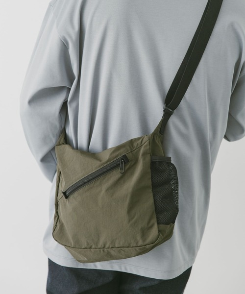 URBAN RESEARCH DOORS(アーバンリサーチドアーズ)の「Micro Ripstop Shoulder(ショルダーバッグ・メンズ・ブラック/ベージュ/カーキ・-)」の1枚目の写真