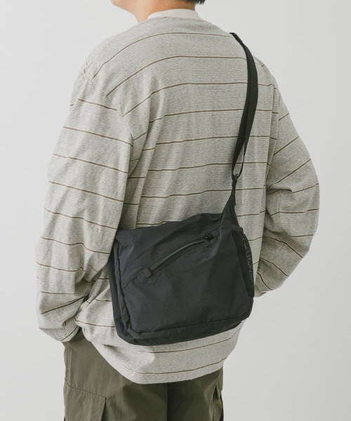 URBAN RESEARCH DOORS(アーバンリサーチドアーズ)の「Micro Ripstop Shoulder(ショルダーバッグ・メンズ・ブラック/ベージュ/カーキ・-)」の2枚目の写真