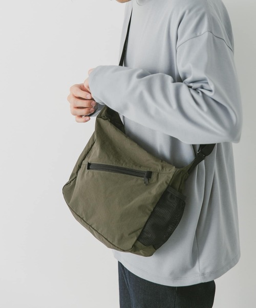URBAN RESEARCH DOORS(アーバンリサーチドアーズ)の「Micro Ripstop Shoulder(ショルダーバッグ・メンズ・ブラック/ベージュ/カーキ・-)」の7枚目の写真