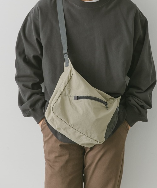 URBAN RESEARCH DOORS(アーバンリサーチドアーズ)の「Micro Ripstop Shoulder(ショルダーバッグ・メンズ・ブラック/ベージュ/カーキ・-)」の10枚目の写真