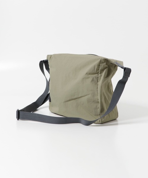 URBAN RESEARCH DOORS(アーバンリサーチドアーズ)の「Micro Ripstop Shoulder(ショルダーバッグ・メンズ・ブラック/ベージュ/カーキ・-)」の15枚目の写真
