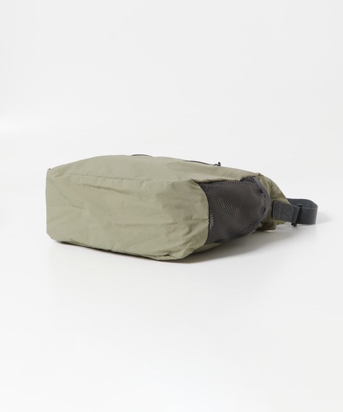 URBAN RESEARCH DOORS(アーバンリサーチドアーズ)の「Micro Ripstop Shoulder(ショルダーバッグ・メンズ・ブラック/ベージュ/カーキ・-)」の16枚目の写真