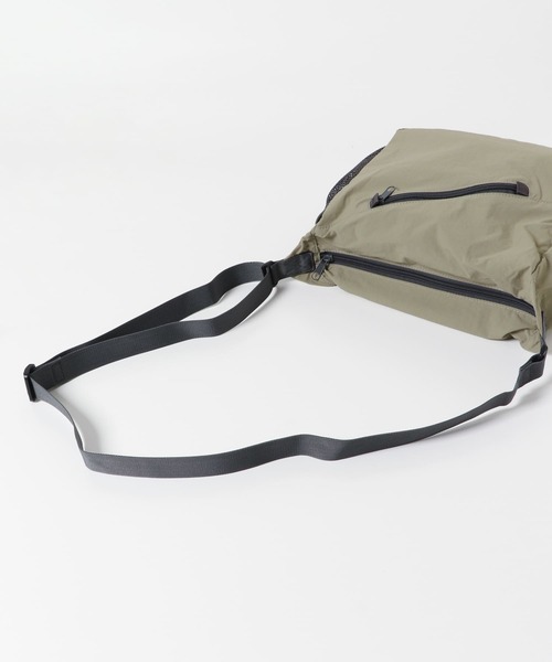 URBAN RESEARCH DOORS(アーバンリサーチドアーズ)の「Micro Ripstop Shoulder(ショルダーバッグ・メンズ・ブラック/ベージュ/カーキ・-)」の17枚目の写真