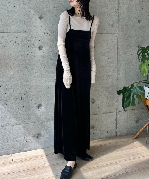 y/m by RIKA（イムバイリカ）の「ベロアバッククロスキャミワンピース（ワンピース・レディース・ブルー/ブラック・FREE）」の2枚目の写真