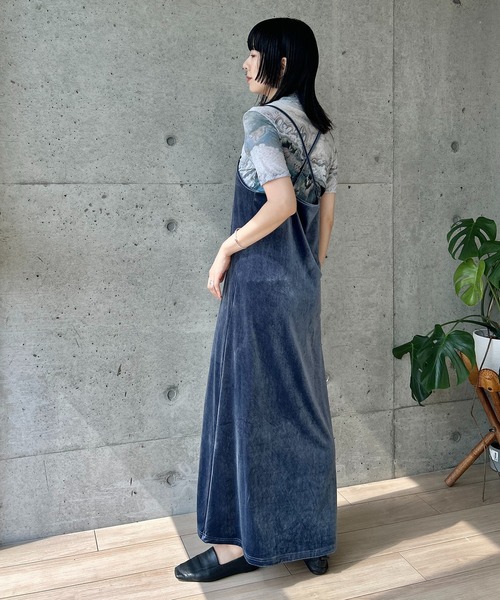 y/m by RIKA（イムバイリカ）の「ベロアバッククロスキャミワンピース（ワンピース・レディース・ブルー/ブラック・FREE）」の9枚目の写真