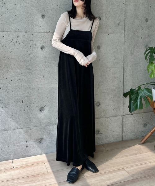 y/m by RIKA（イムバイリカ）の「ベロアバッククロスキャミワンピース（ワンピース・レディース・ブルー/ブラック・FREE）」の15枚目の写真