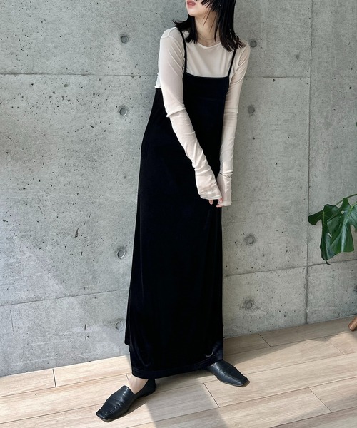 y/m by RIKA（イムバイリカ）の「ベロアバッククロスキャミワンピース（ワンピース・レディース・ブルー/ブラック・FREE）」の16枚目の写真