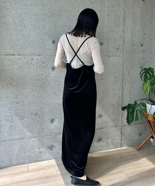 y/m by RIKA（イムバイリカ）の「ベロアバッククロスキャミワンピース（ワンピース・レディース・ブルー/ブラック・FREE）」の19枚目の写真