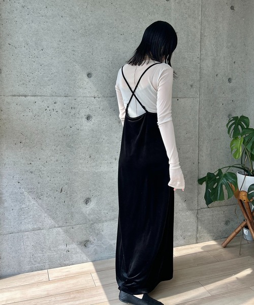 y/m by RIKA（イムバイリカ）の「ベロアバッククロスキャミワンピース（ワンピース・レディース・ブルー/ブラック・FREE）」の21枚目の写真